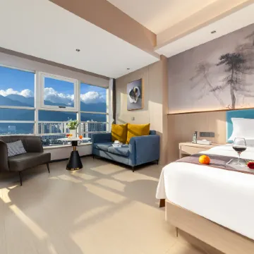 Da Guan Hotel (Dali Erhai Park High-speed Railway Station Branch)