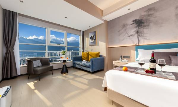 Da Guan Hotel (Dali Erhai Park High-speed Railway Station Branch)
