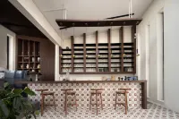 Narati Yunxiang Mutong Boutique View Hotel - bar