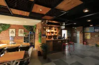 Lvxingji Light Luxury Hotel - Inns