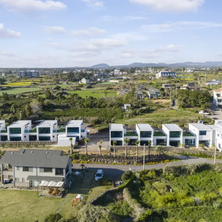 Seogwipo Sagyehaedam-Eun Spa Pension Отели рядом с достопримечательностью «Парк Норимэ»