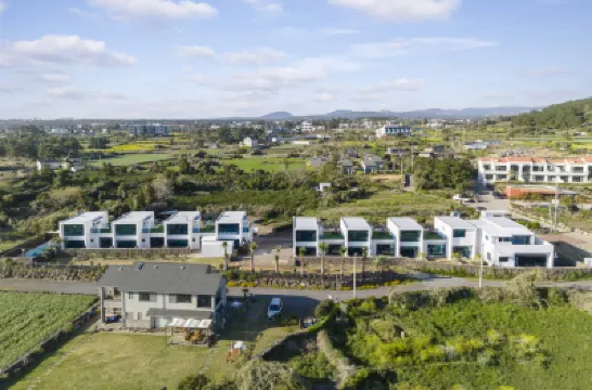 Seogwipo Sagyehaedam-Eun Spa Pension ハメル記念碑周辺のホテル