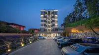 Mile Huquan Shuixiang Haofeng Wyndham Hot Spring Hotel - Parking