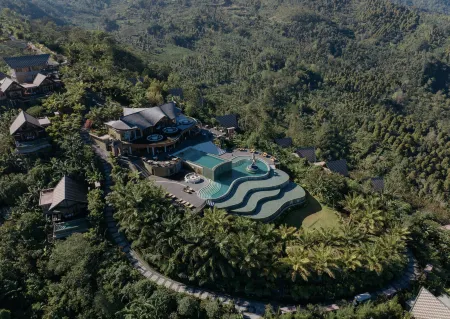 Elevate Bali Отели рядом с достопримечательностью «GKII BUKIT KALVARI BANYUSERI»