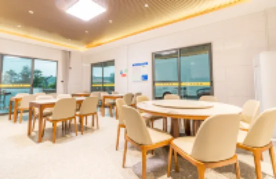 Half-Mountain Listening to the Rain Homestay