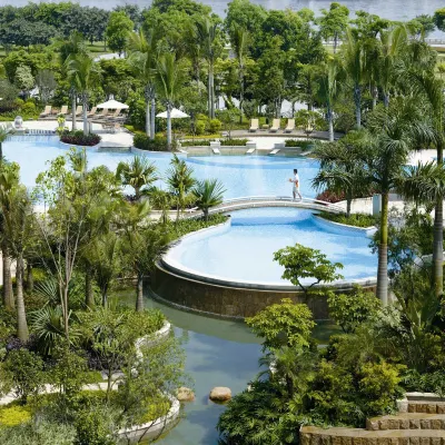 Shangri-La Guangzhou Hotels near Pazhou Station