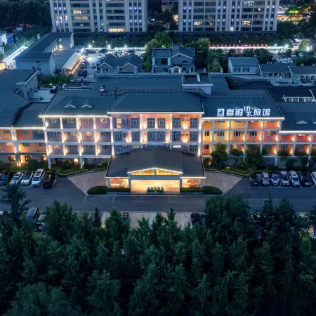 Happy Inn (Longmen High-Speed Railway Station Sui and Tang Botanical Garden)