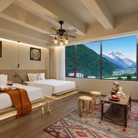 Mountain Twilight & Snow Reflection - Private Hot Spring Villa (Kangding Yulin Flagship Store)
