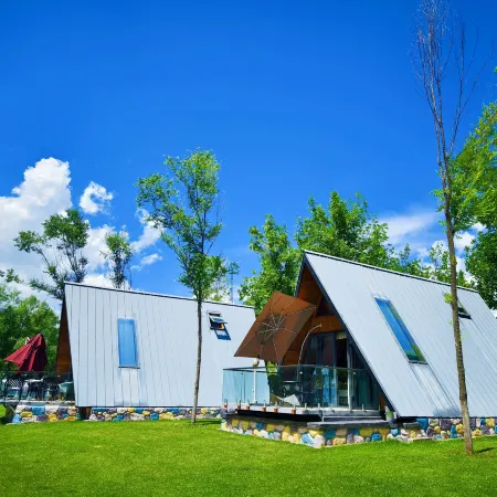 Yili Black Bee Manor Eco Hotel