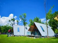 Yili Black Bee Manor Eco Hotel - Mountain view