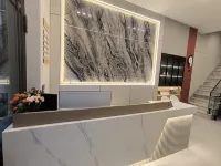 Jiayin Along the Way Holiday Hotel