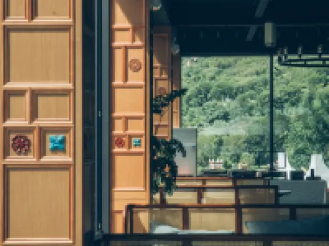 Light and forest PeeKaboo Cliff Private Soup Hotel Hotels in Danba