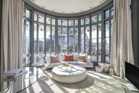 El Palauet Modernist Suites Barcelona Отели рядом с достопримечательностью «Площадь Испании»