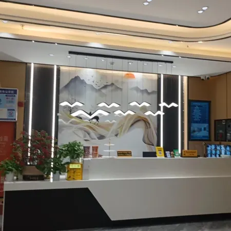 Yiju Light Luxury Hotel (Lufeng People's Hospital)