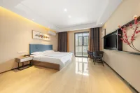 Fengwo Hotel (Xinyang High-speed Railway Station East Station)