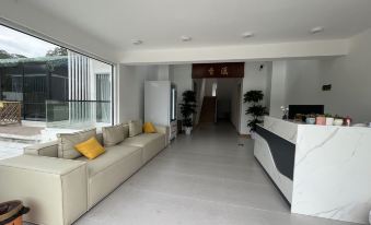 Xiangxi | Boundless Green Field · Swimming Pool Creek Campsite Homestay