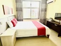 โรงแรมลี่เจียง (สถานีรถไฟซินยี่)