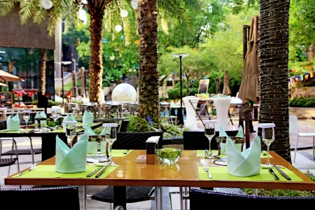 Crowne Plaza Chengdu West Отели рядом с достопримечательностью «University of Electronic Science and Technology of China(Qingshuihe Campus)»