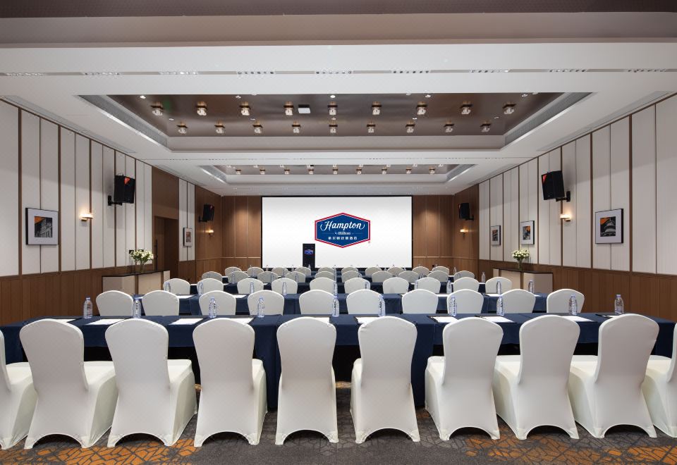 1. 햄튼 바이 힐튼..