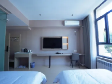 Xibuchun Hotel Hotele w: Tacheng