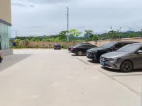 Shangge Hotel (Shuangjiang Maternity and Child Health Hospital Branch) - parking