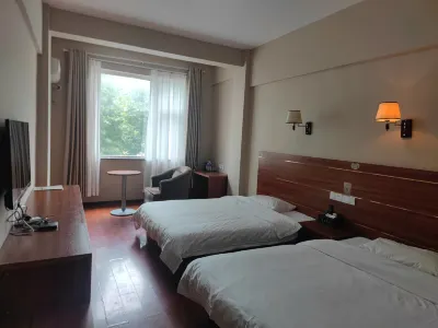 Zhoukou Huihe Hotel (Zhoukou Passenger Transport Center Station Wuyi Square)
