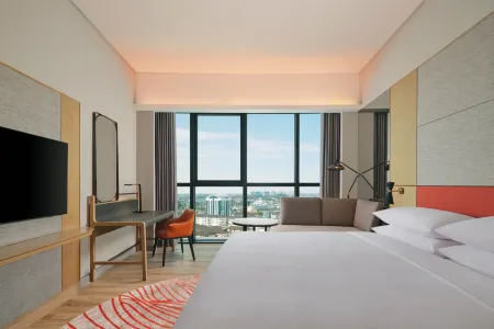 Sheraton Kuching Hotel Отели рядом с достопримечательностью «New Sarawak State Legislative Assembly Bldg»