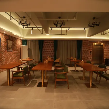 James Joyce Coffetel (Xi'an Xianyang International Airport Airport New Town Subway Station)