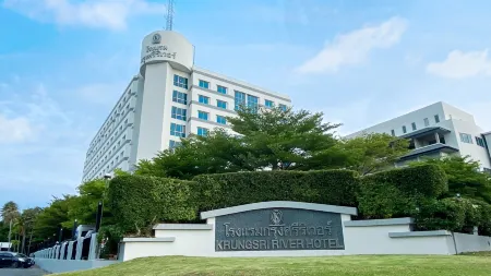 Krungsri River Hotel Отели рядом с достопримечательностью «Ват Ратчабурана»