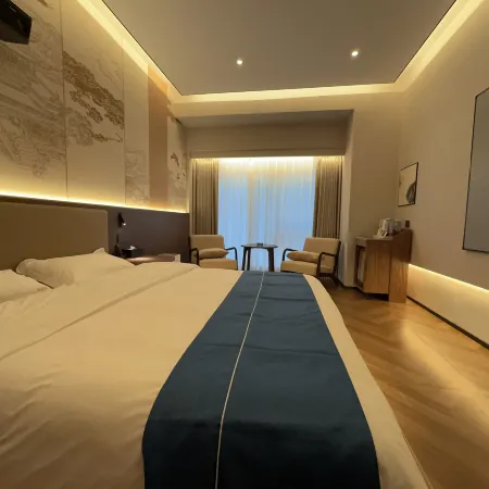 Poly hotel
