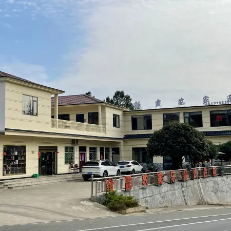 Jinxia·Sunset View Chashan Scenic Resort Bed and Breakfast (Xinyang Wenxin Tea Village Branch)