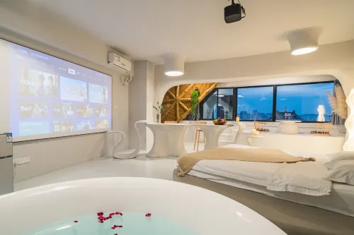 Spring River View Design Guesthouse (Chaoyang Square Subway Station Sanjie Liangxiang)