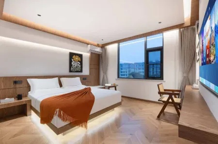 Dengfeng Light Luxury Hotel (Qujing Dahuaqiao Park) Отели рядом с достопримечательностью «Zhujiangyuan Square»