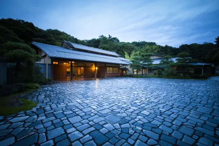 Sanyo-so Отели рядом со станцией Ōhito Railway Station