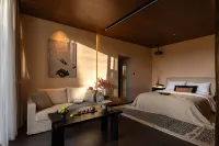 Pauline Yu long Snow Mountain View Resort Hotel