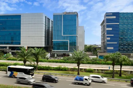 Model J Hotel Jakarta Soekarno - Hatta Airport Отели в г. Тангеранг
