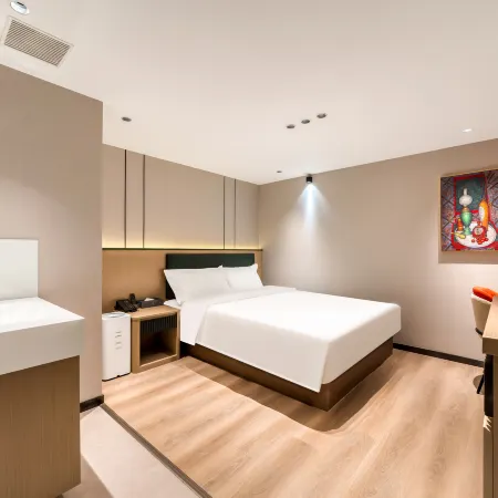 Gongzhuling Huayi Hotel