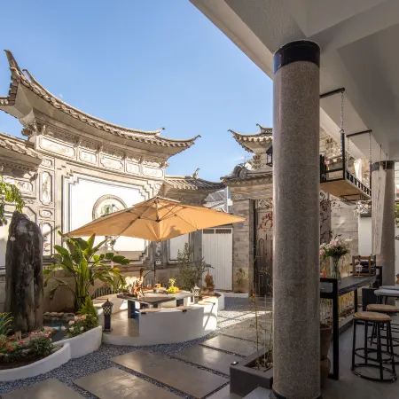 Weishi · Air Qieman Xiangmo Homestay (Dali Ancient City South Gate) Отели в г. Дали