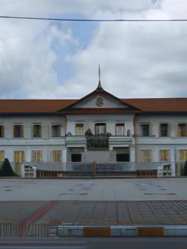 รูปภาพของบ้านกลางเวียง