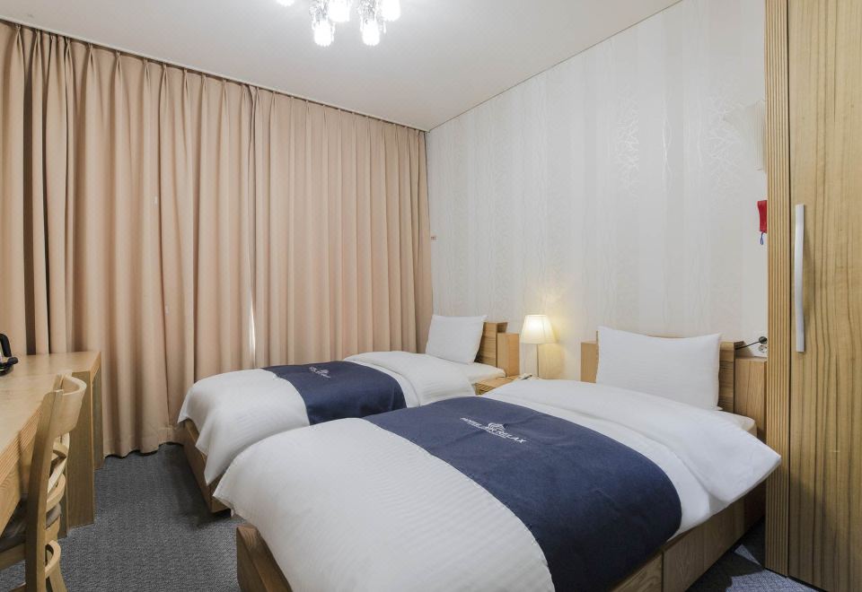 에어릴렉스호텔의 깔끔하고 모던한 욕실 모습