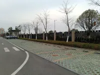 Yichang Airport Taohualing Hotel - parking