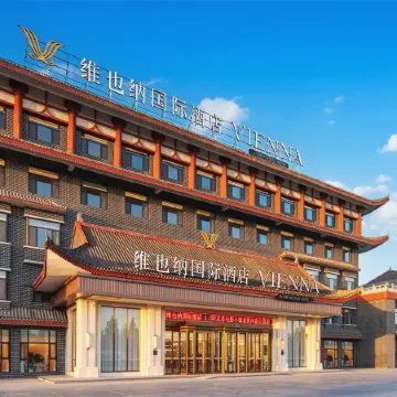 Vienna International Hotel (Aksu Old Street Railway Station Branch)