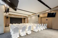 Yifeng  Hotel