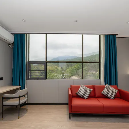 Borrman Hotel (Guiping Xishan Scenic Area)