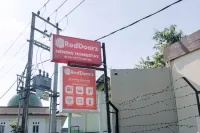 RedDoorz @ Hening Homestay