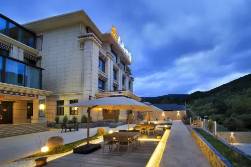 Yunshan Four Seasons Homestay (Huanglong Jiuzhai High-Speed Railway Station) - Airport Shuttle