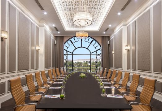 3. 멜리아 빈펄 깜..