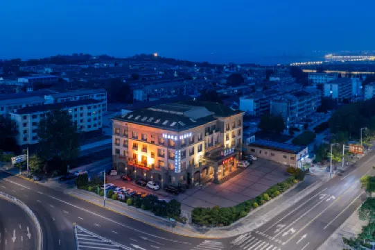 Penglai Hotel (Penglai Pavilion Scenic Area Pengchangke Port Branch) Hotels near Penglai Polar Ocean World