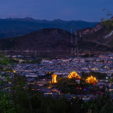 HOMESTY WABISABI Oxygen-rich Scenic Stay (Dukezong Ancient Town Giant Buddha Temple Branch)