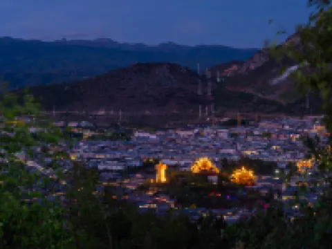 HOMESTY WABISABI Oxygen-rich Scenic Stay (Dukezong Ancient Town Giant Buddha Temple Branch)